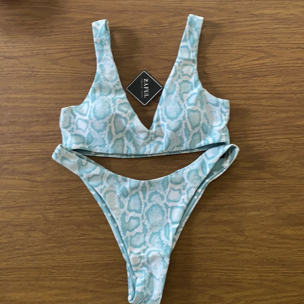 Reversible bikini top and bottom size large